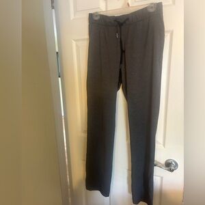 Lululemon pants in excellent used condition. Sizing tag has been cut out.